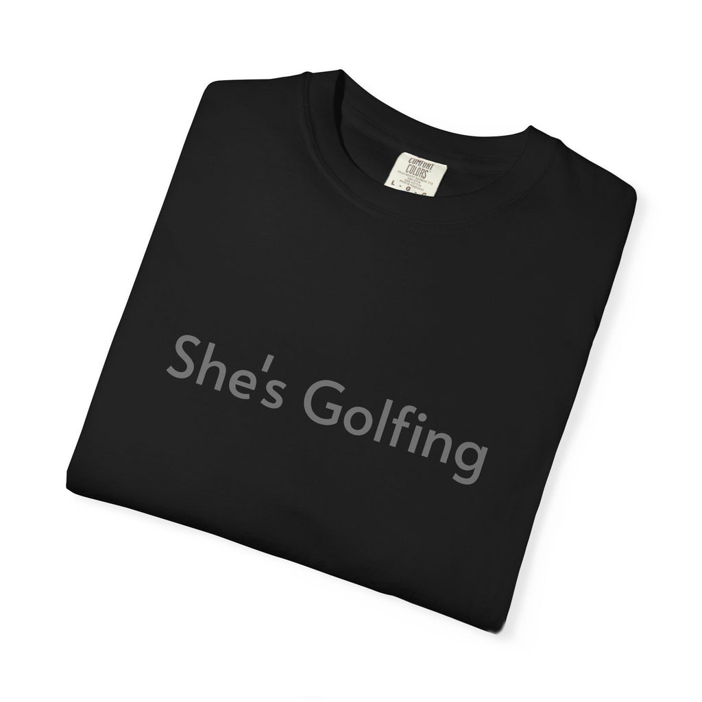 She's Golfing - T-shirt