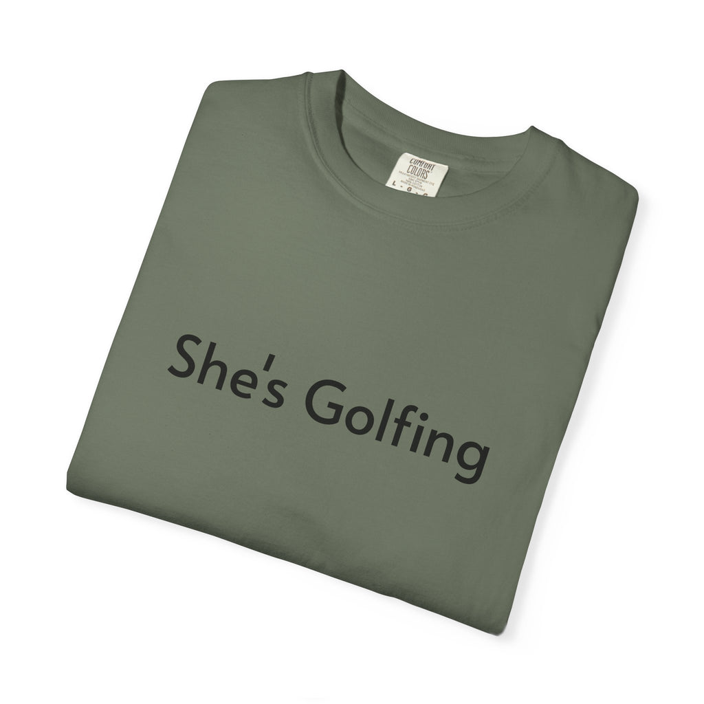She's Golfing - T-shirt