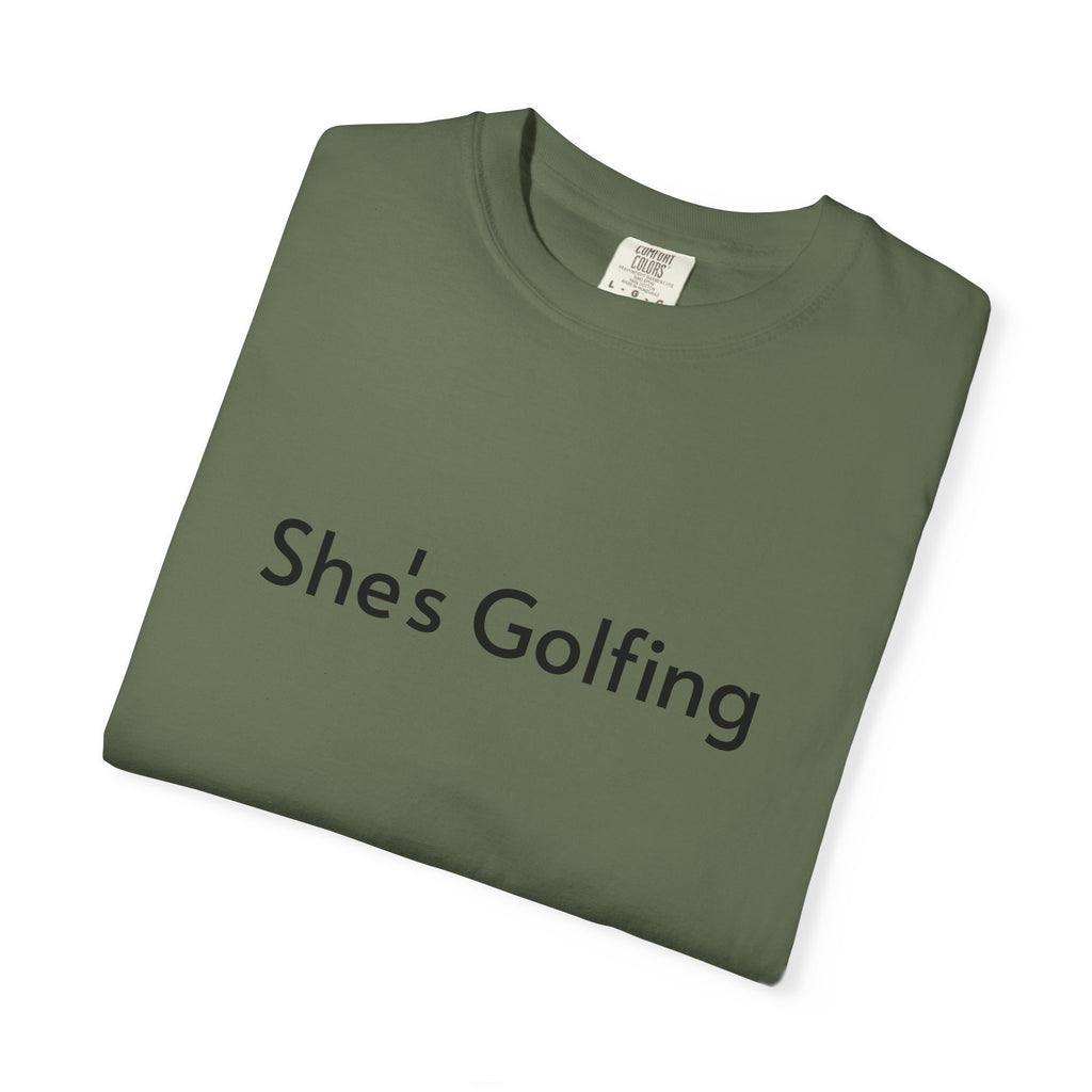 She's Golfing - T-shirt