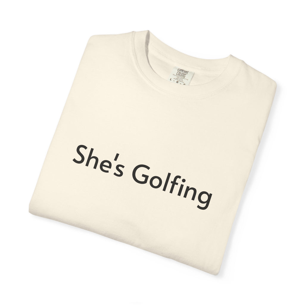 She's Golfing - T-shirt